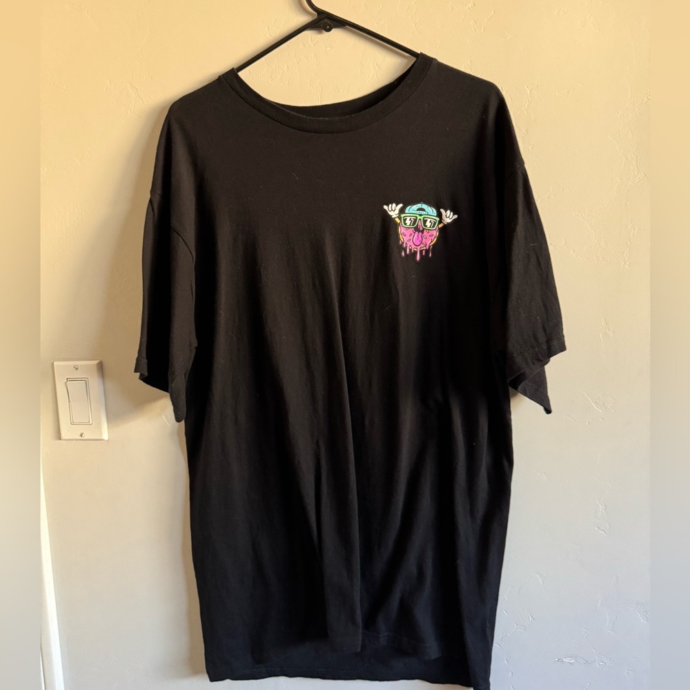 EUC SHREDDY SHIRT SIZE LARGE